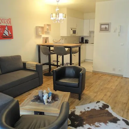 In Near The アパート