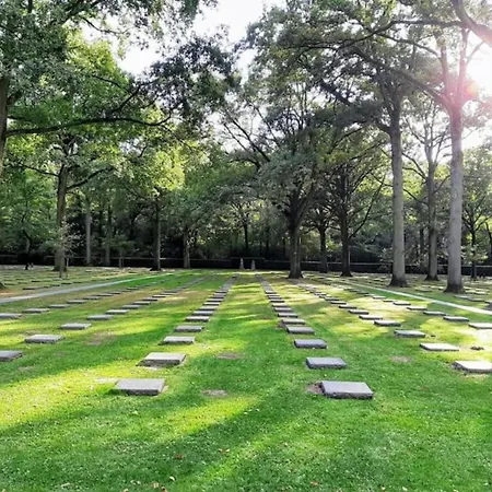 In Near The アパート *